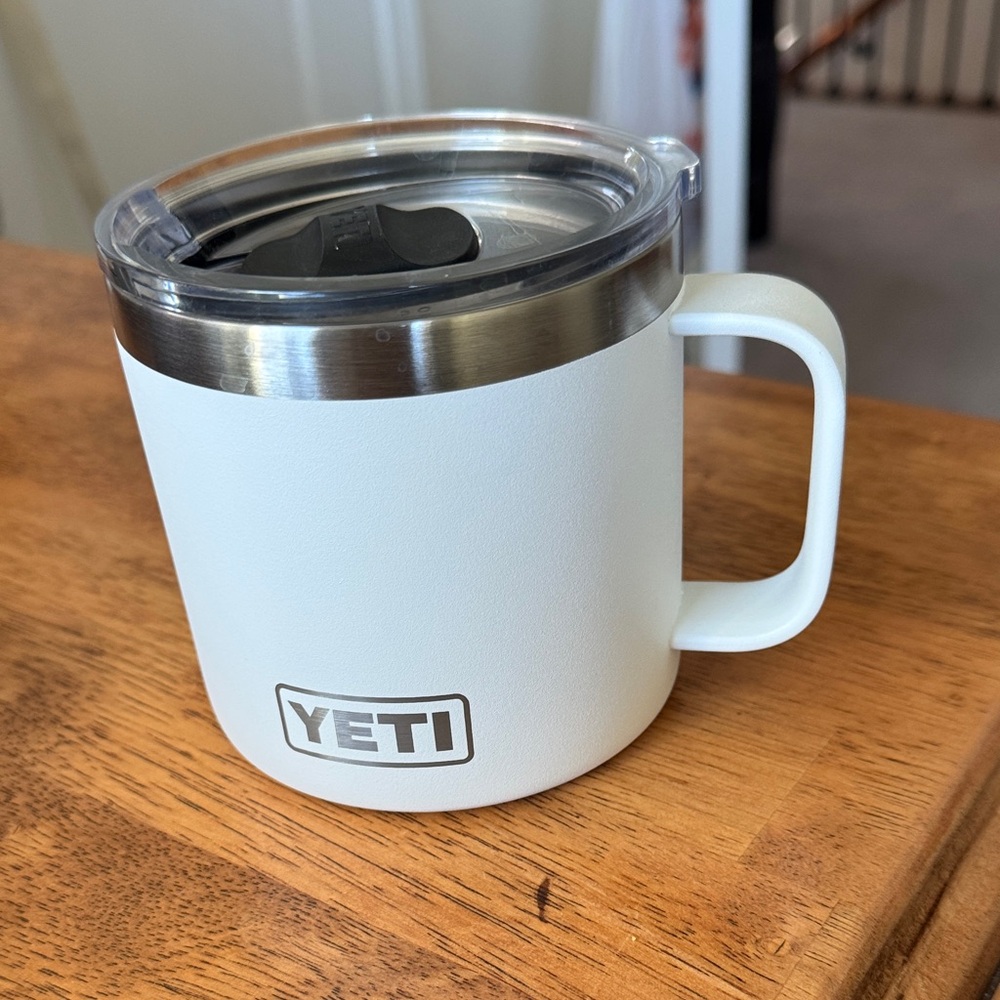 YETI White Mug with Clear Lid